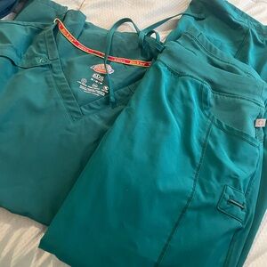 Dickies Turquoise Medical Scrub Set